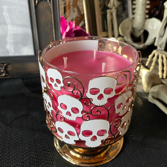 NEW~B&BW~2021 Skull 3-wick candle holder - Picture 4 of 4